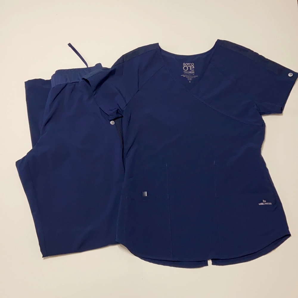 Barco One Wellness Scrub set in navy blue. Top: Small, Pants: Small Tall.
